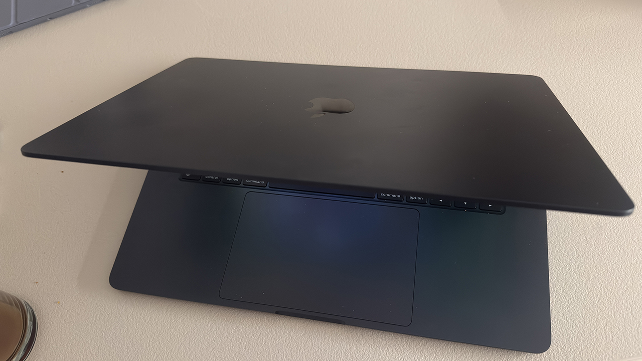 MacBook Air M2 15" - 8Gb RAM, 254GB SSD midnight blue 100% baterie